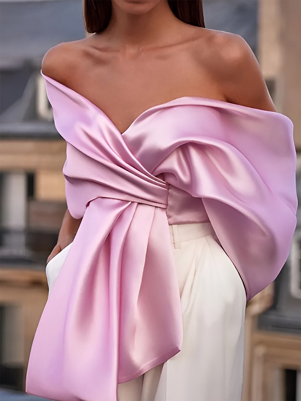 Off-the-shoulder satin plisseret top