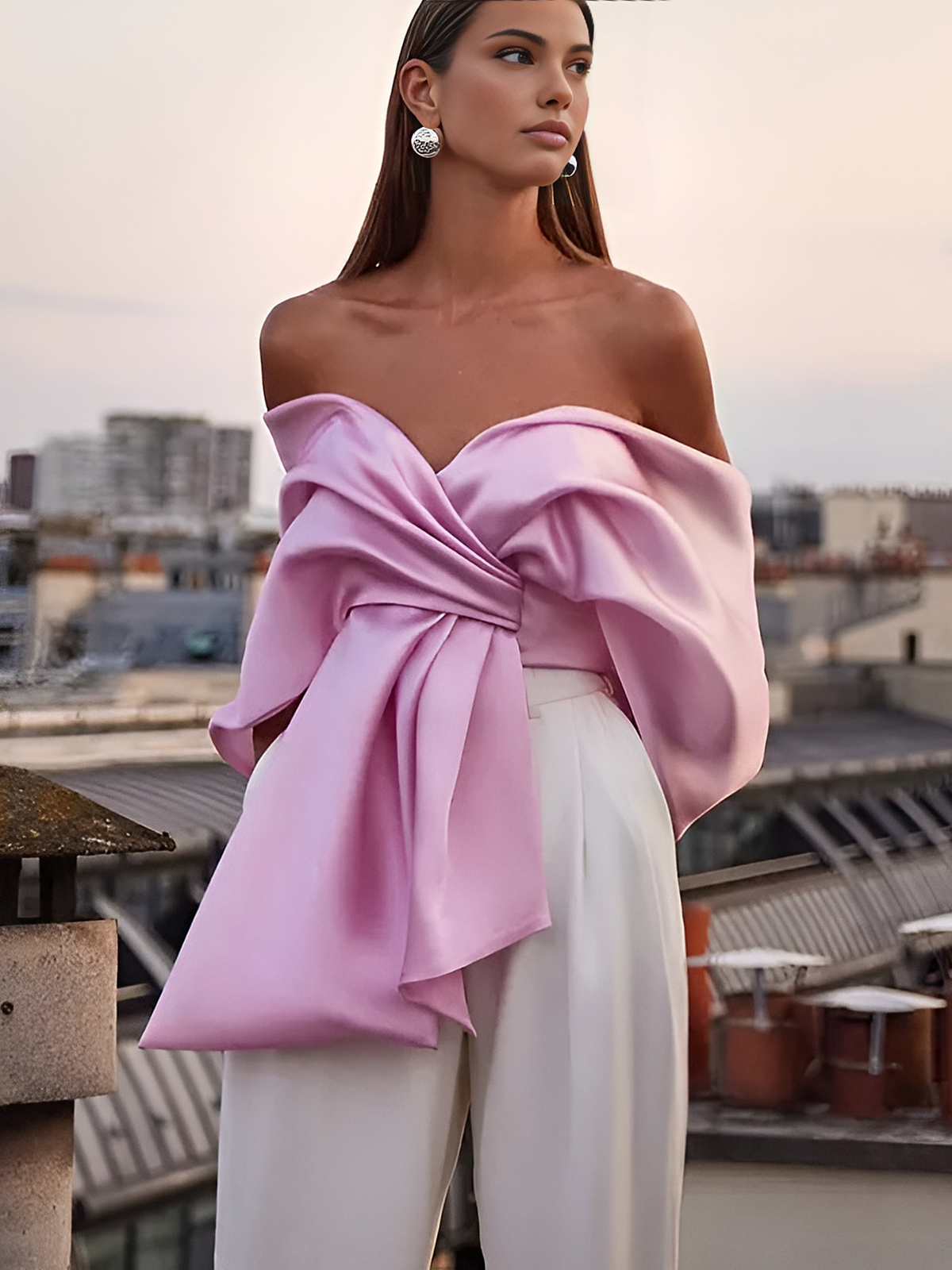 Off-the-shoulder satin plisseret top